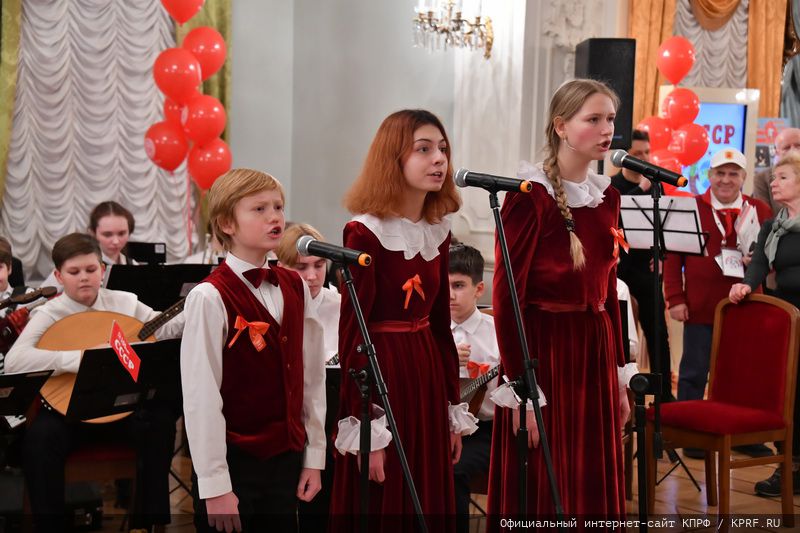 В Москве состоялся праздничный концерт, посвященный 100-летию СССР