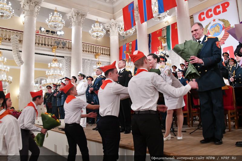 В Москве состоялся праздничный концерт, посвященный 100-летию СССР