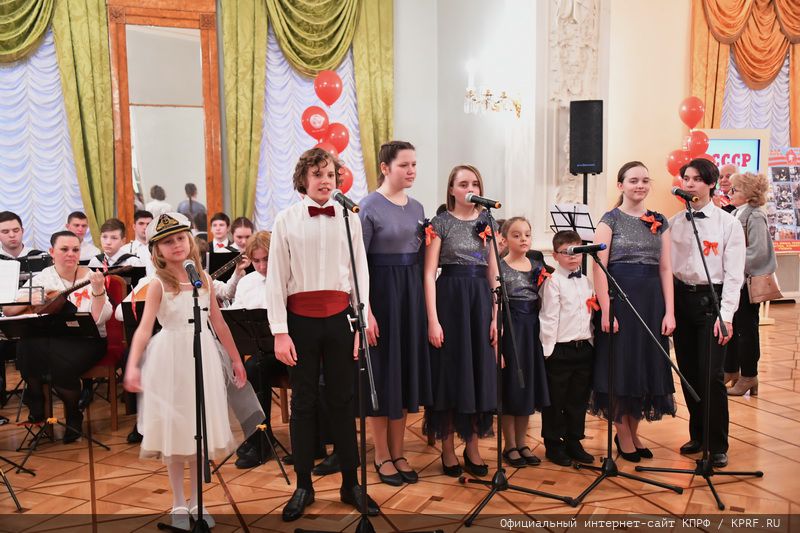 В Москве состоялся праздничный концерт, посвященный 100-летию СССР