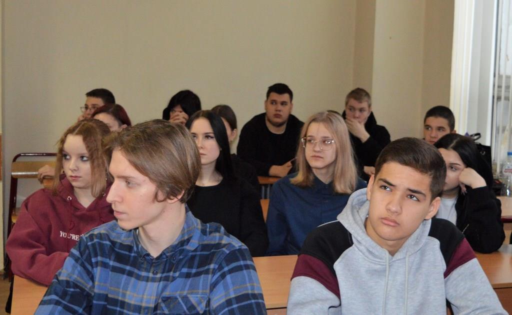 Знать и помнить Героев Отечества