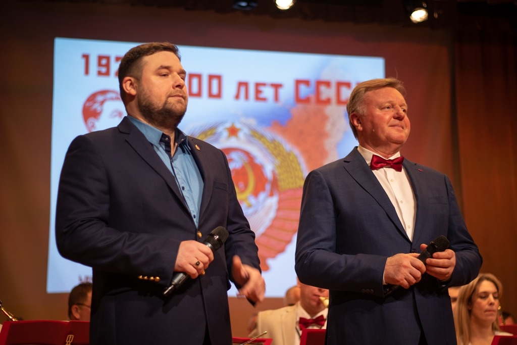 Депутаты фракции КПРФ наукограда Фрязино, организовали для жителей праздничное мероприятие посвящённое празднику - юбилею 100 лет СССР
