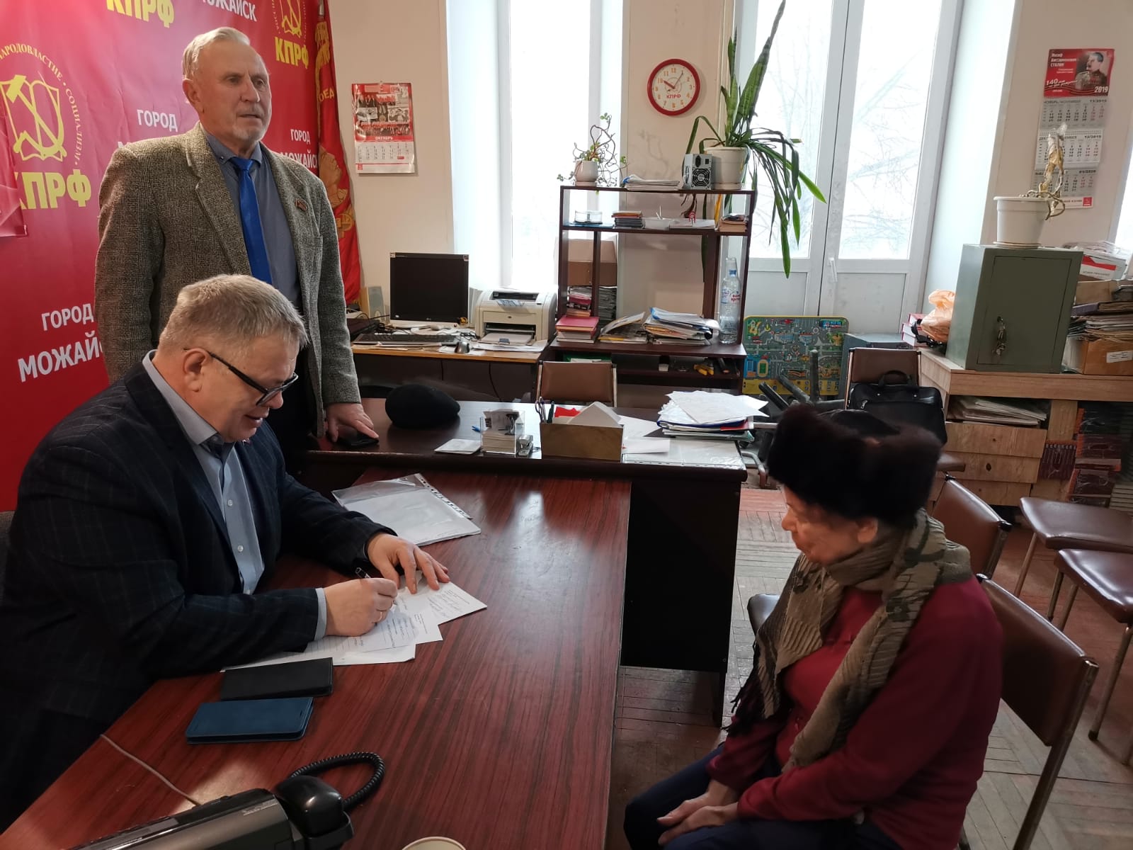 Руководитель фракции КПРФ в Московской областной Думе Александр Наумов провёл приём граждан в Можайске