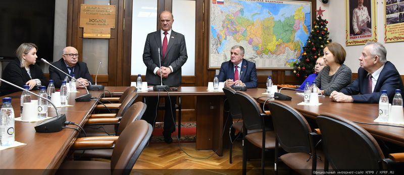 В Государственной Думе Председатель ЦК КПРФ вручил памятные медали «В ознаменование 100-летия образования СССР»