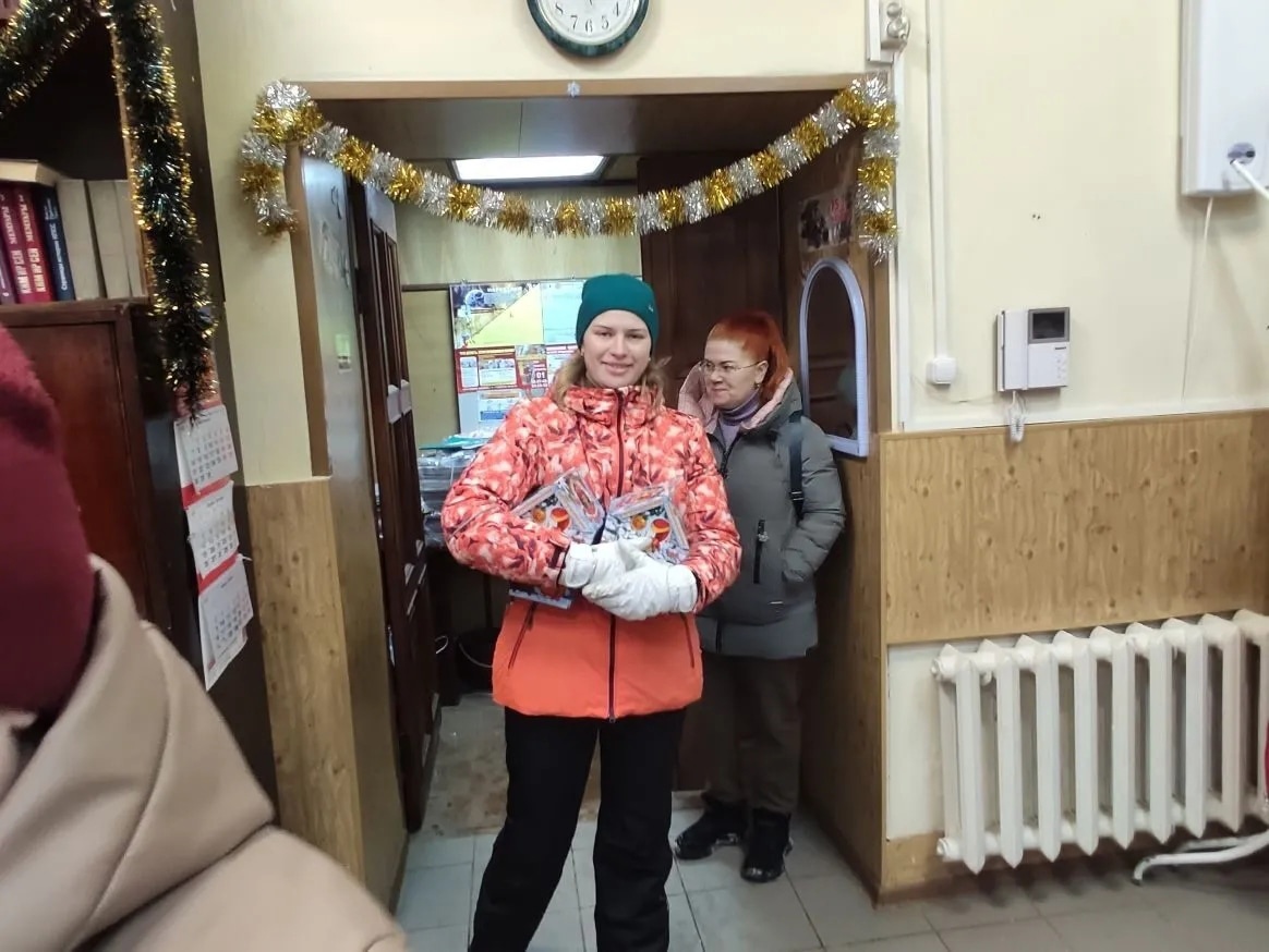 Коммунисты Подольска поздравили детей с наступающим Новым годом