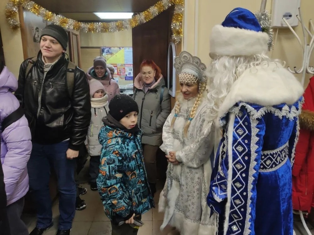 Коммунисты Подольска поздравили детей с наступающим Новым годом