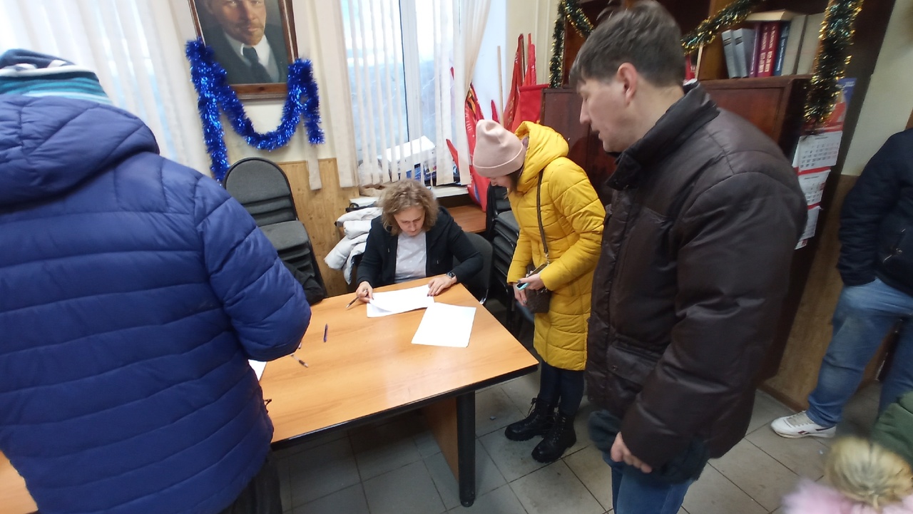 Коммунисты Подольска поздравили детей с наступающим Новым годом