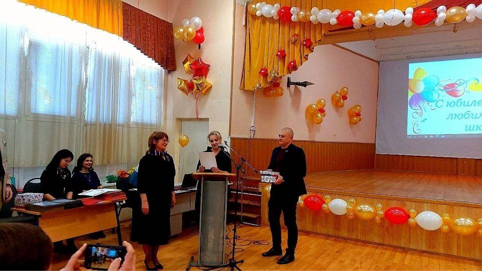 Депутаты КПРФ Фрязино, поздравили с 55-летнем юбилеем МБОО СОШ №4 г.о. Фрязино