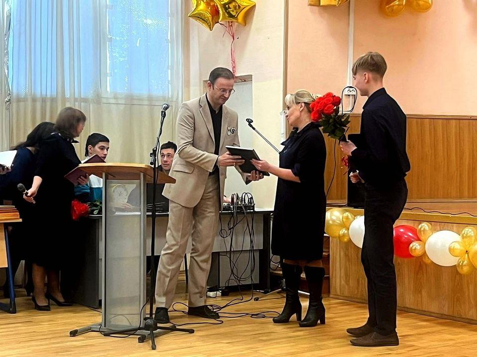 Депутаты КПРФ Фрязино, поздравили с 55-летнем юбилеем МБОО СОШ №4 г.о. Фрязино