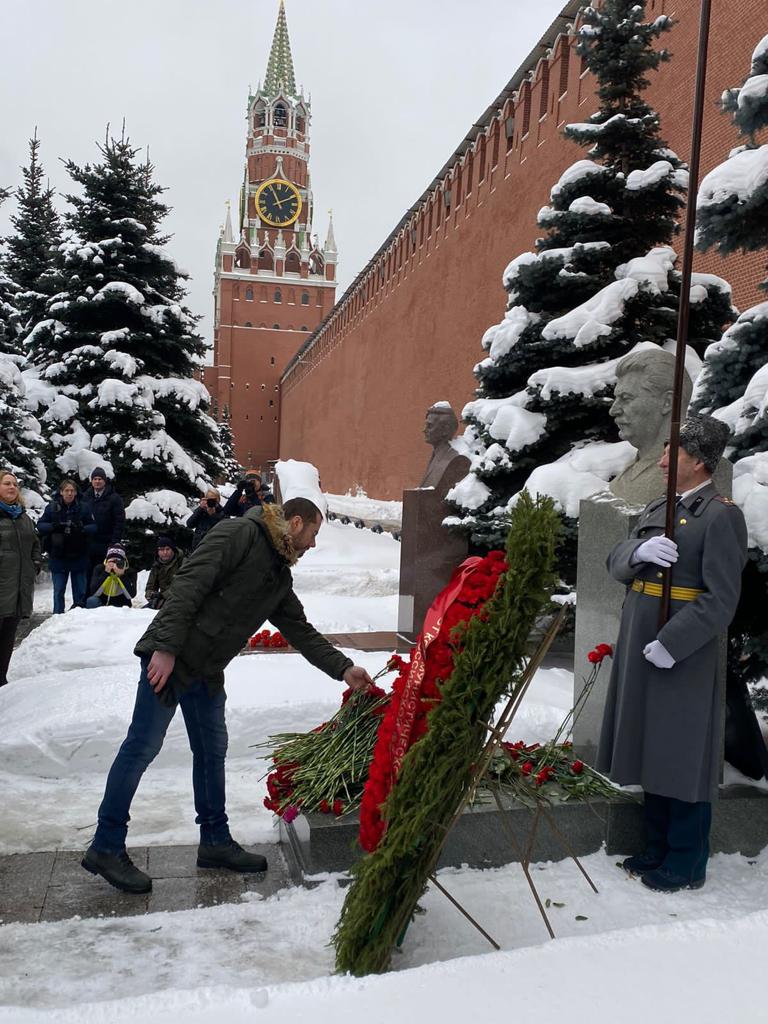 Клинские коммунисты возложили цветы к могиле И.В. Сталина у Кремлевской стены