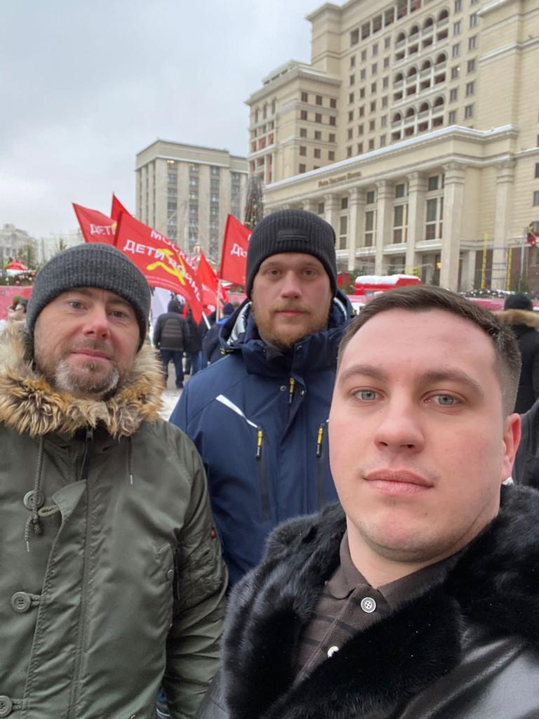 Клинские коммунисты возложили цветы к могиле И.В. Сталина у Кремлевской стены