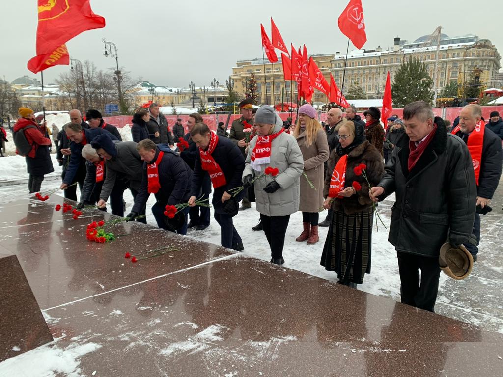 В Москве прошла торжественная акция, посвященная 143-й годовщине со Дня рождения И.В. Сталина