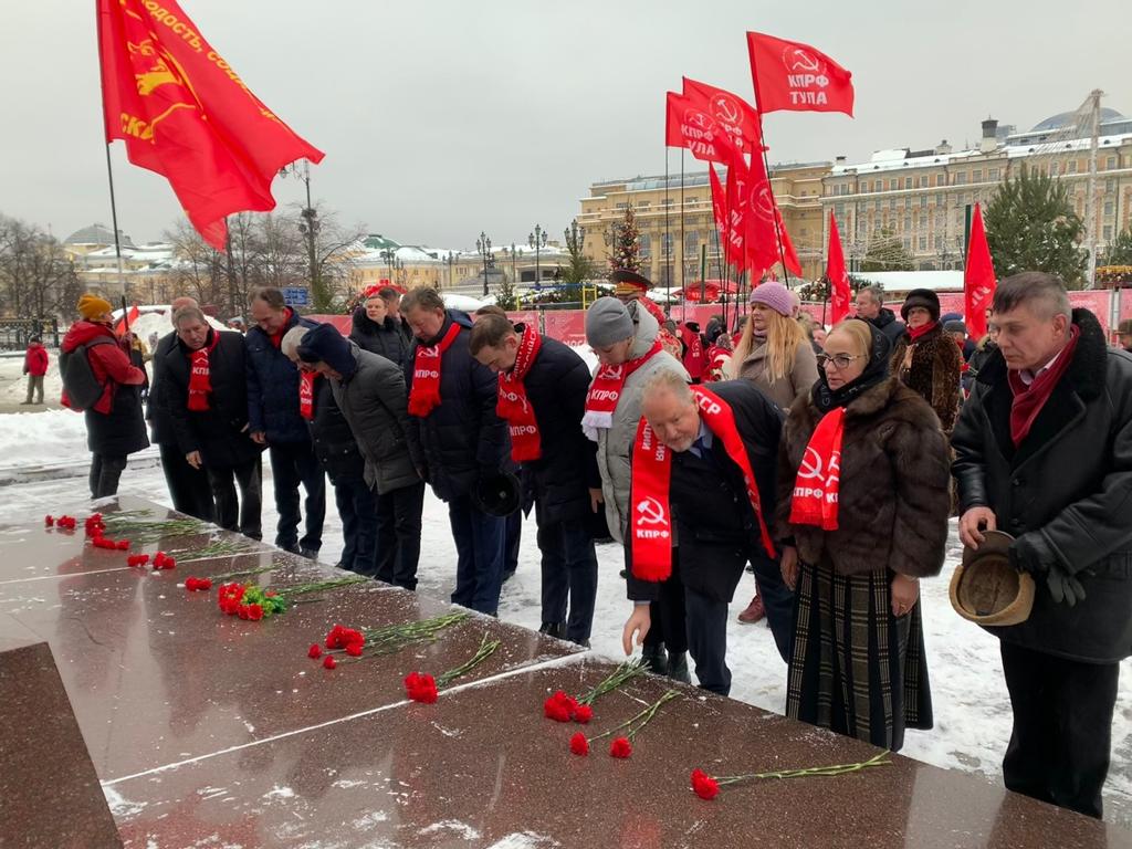 В Москве прошла торжественная акция, посвященная 143-й годовщине со Дня рождения И.В. Сталина
