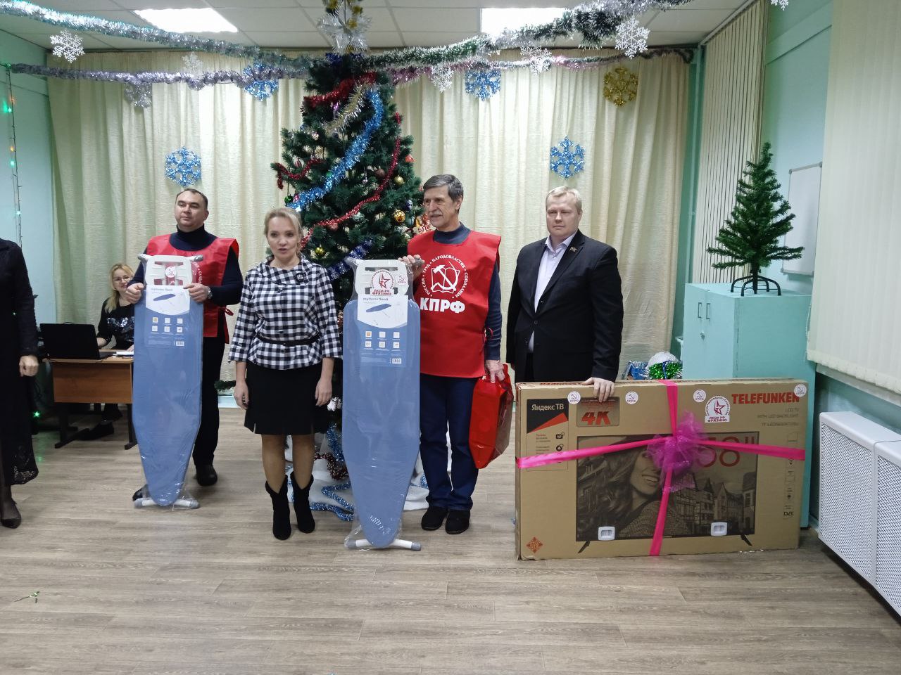 Фрязинские коммунисты помогают творческим детям