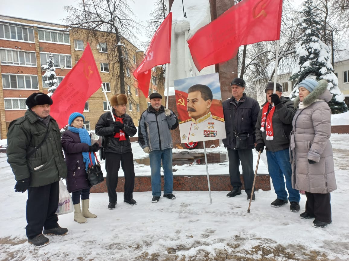 Имя Сталина будет жить в веках!