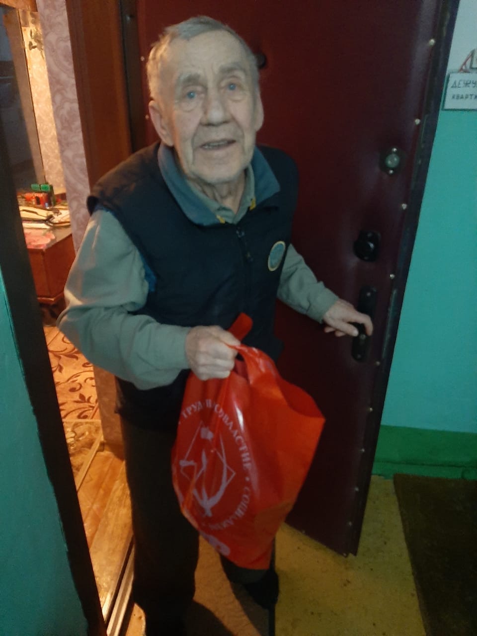 Коммунисты Лобни поздравляют с наступающим Новым годом