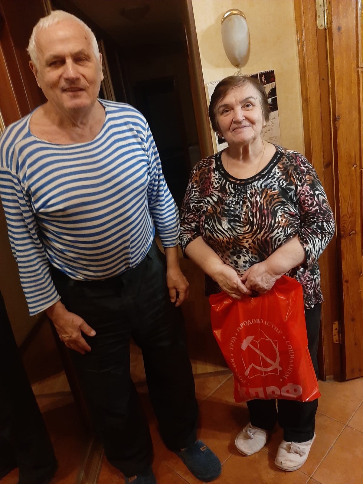 Коммунисты Лобни поздравляют с наступающим Новым годом