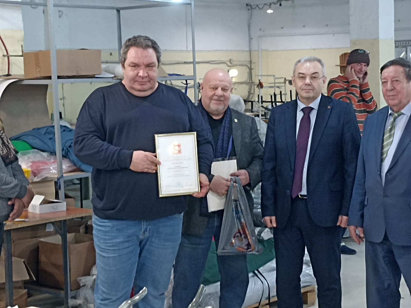 По поручению руководителя фракции КПРФ Мособлдумы Александра Наумова состоялось награждение работников предприятий г.о. Кашира
