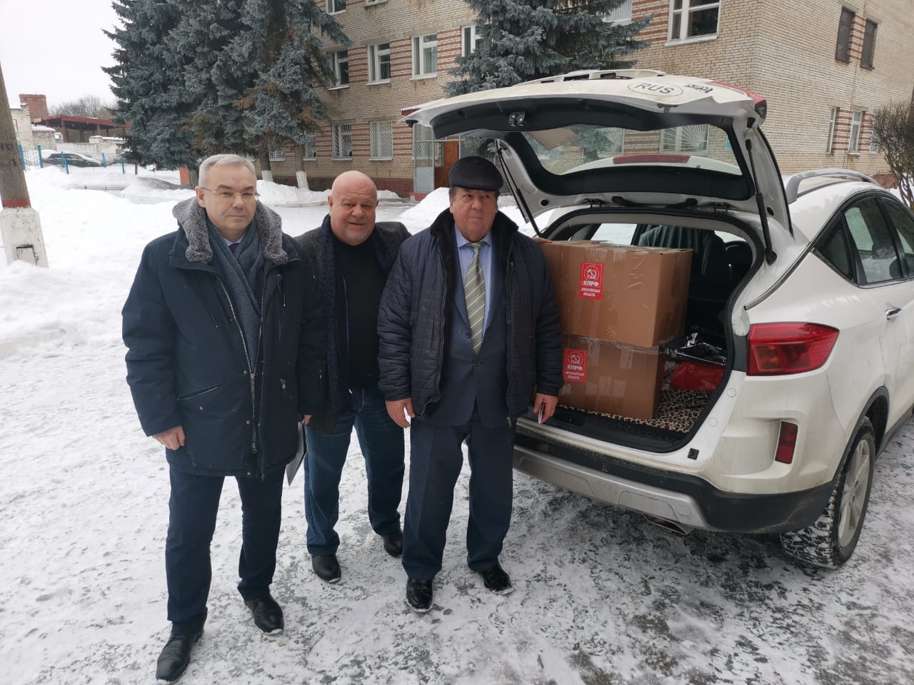 По поручению руководителя фракции КПРФ в Мособлдуме Александра Наумова была оказана помощь защитникам Отечества