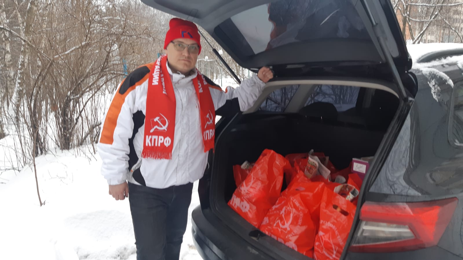 Люберецкие коммунисты вручили подарки