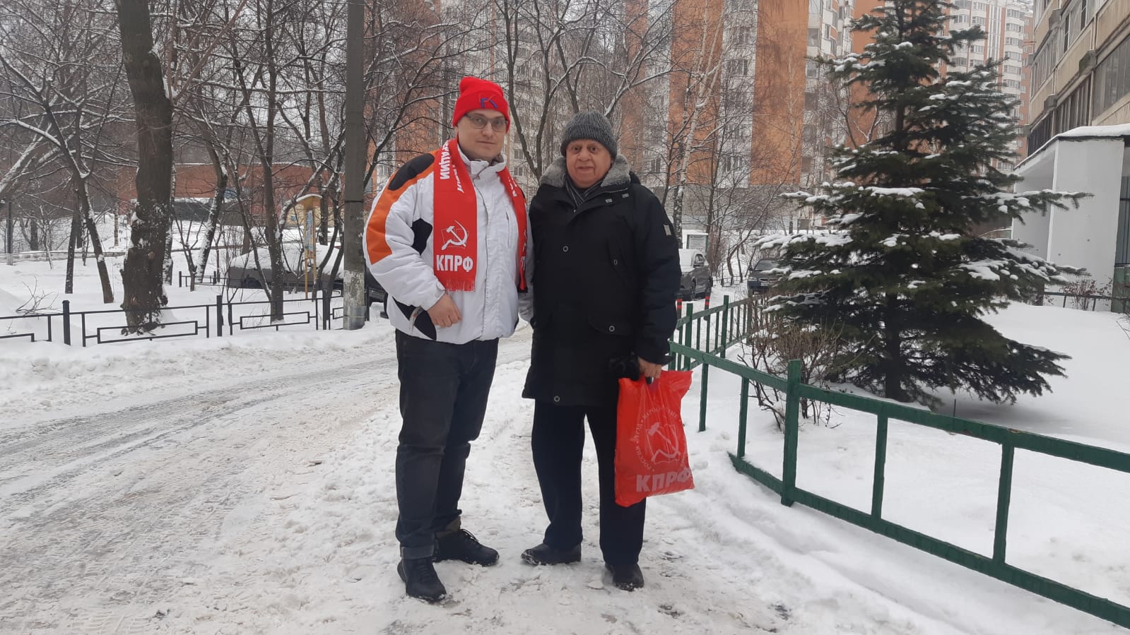 Люберецкие коммунисты вручили подарки