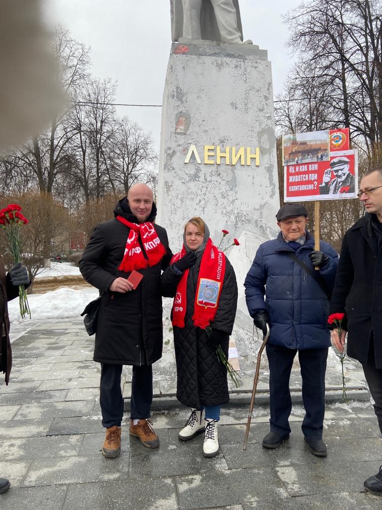 Дело Ленина живёт и будет жить!