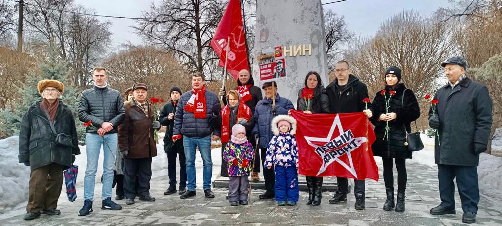 Дело Ленина живёт и будет жить!