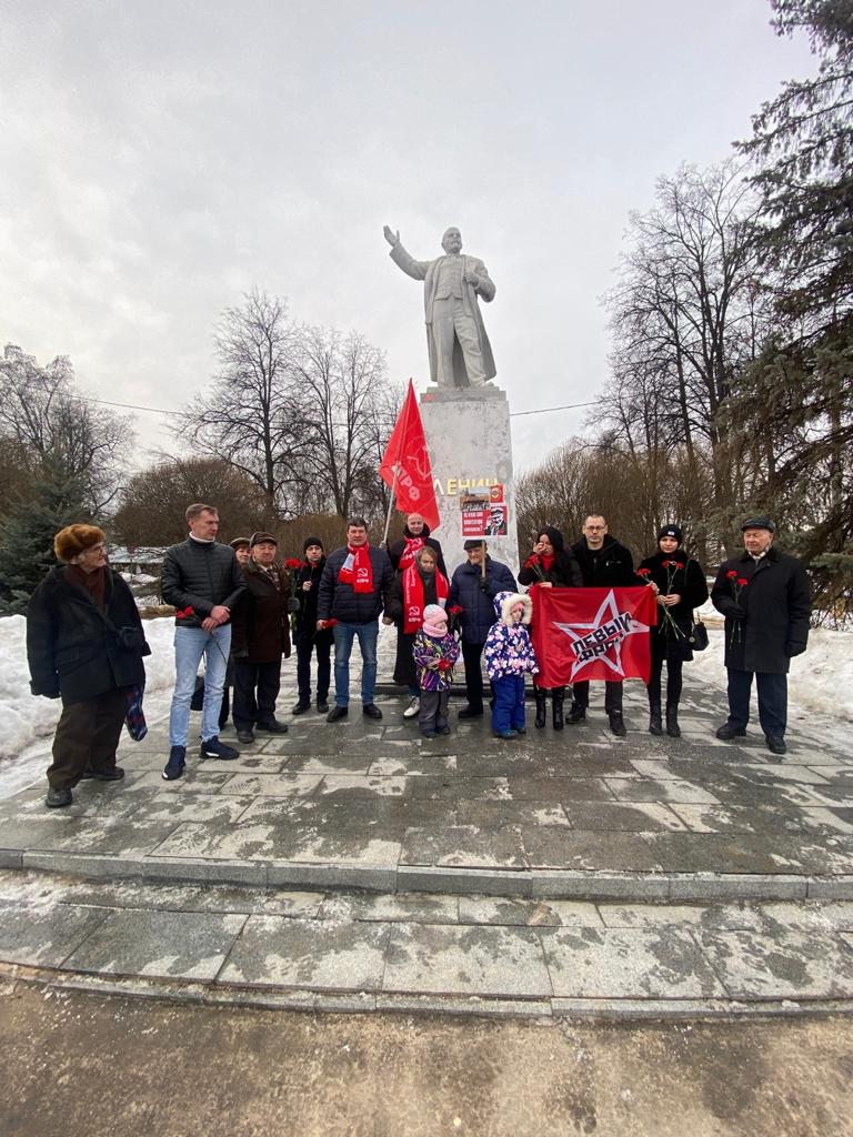 Дело Ленина живёт и будет жить!