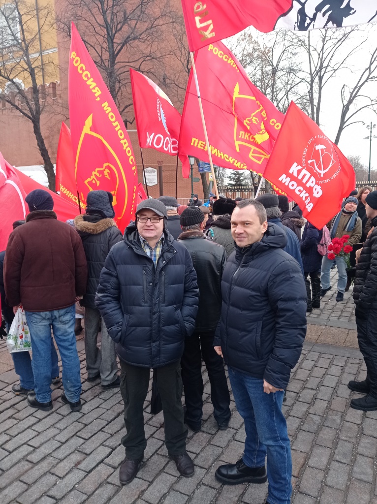 Химкинские коммунисты в день памяти В.И. Ленина возложили цветы к Мавзолею