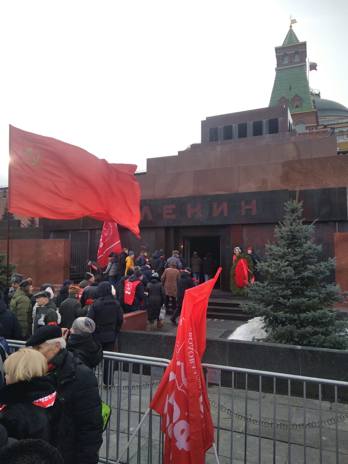 Коммунисты и комсомольцы Балашихи почтили память В.И.Ленина