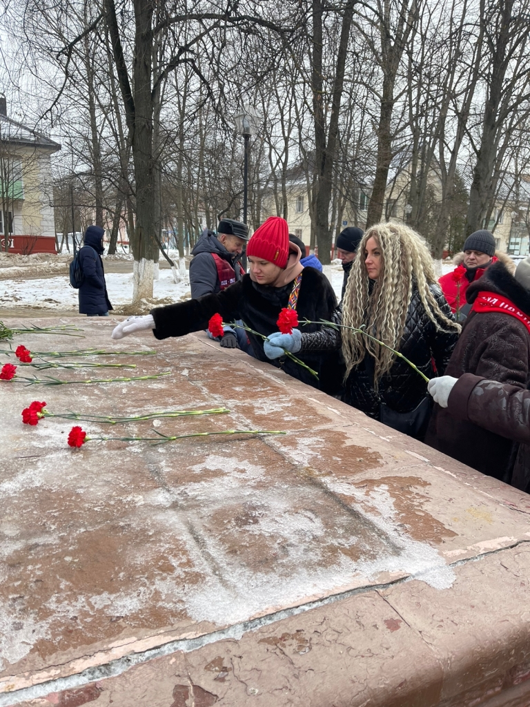Коммунисты и комсомольцы Балашихи почтили память В.И.Ленина