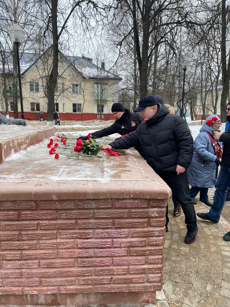Коммунисты и комсомольцы Балашихи почтили память В.И.Ленина