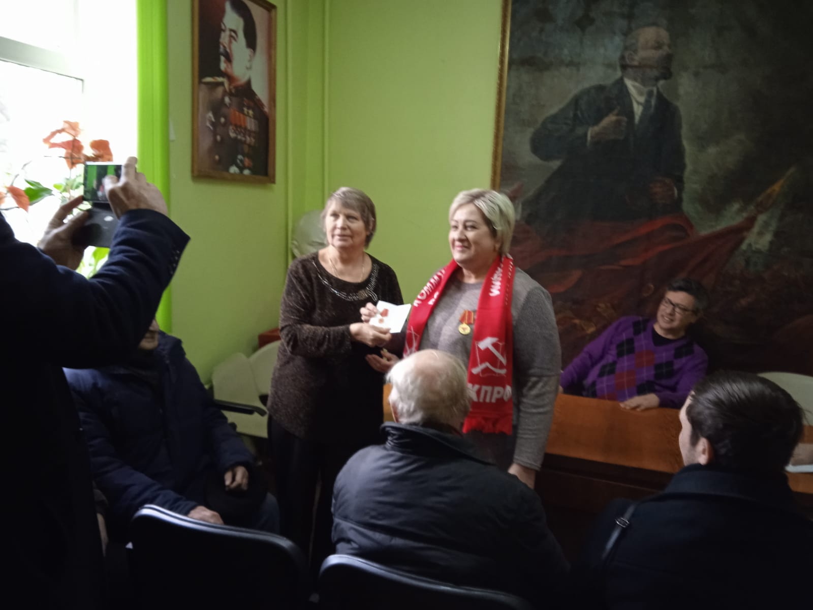 Солнечногорские коммунисты возложили цветы к памятнику Ленина