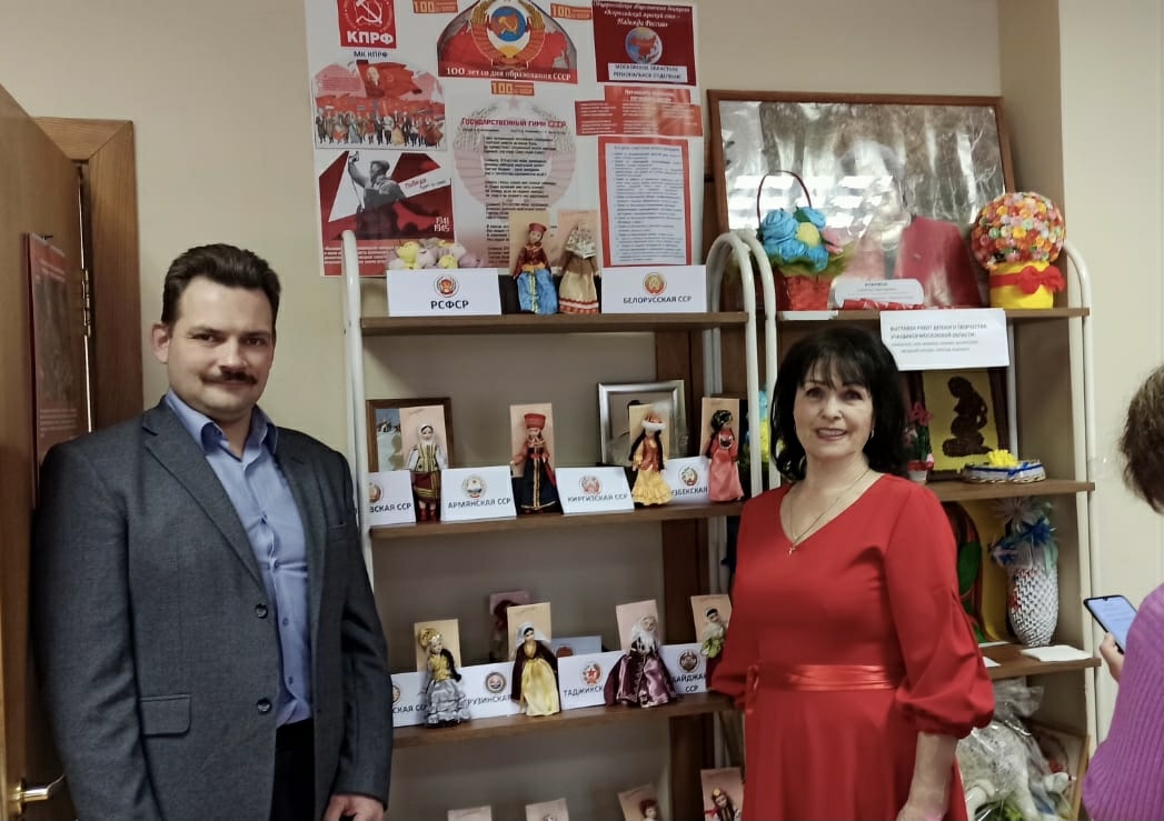 Женщины за воссоединение братских республик в единый Советский Социалистический Союз