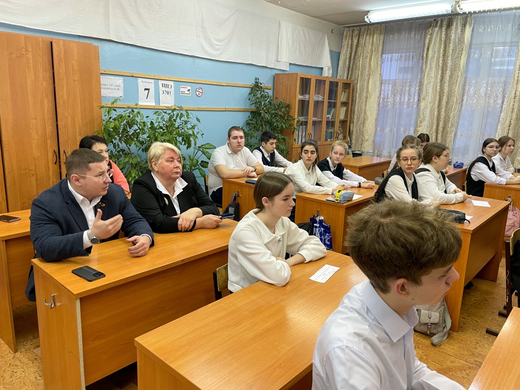 Патриотический понедельник в Центре образования №3 Богородского городского округа