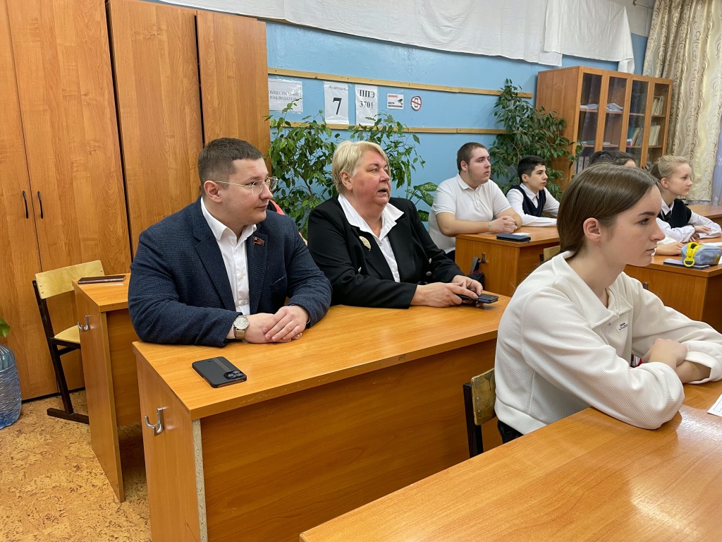 Патриотический понедельник в Центре образования №3 Богородского городского округа