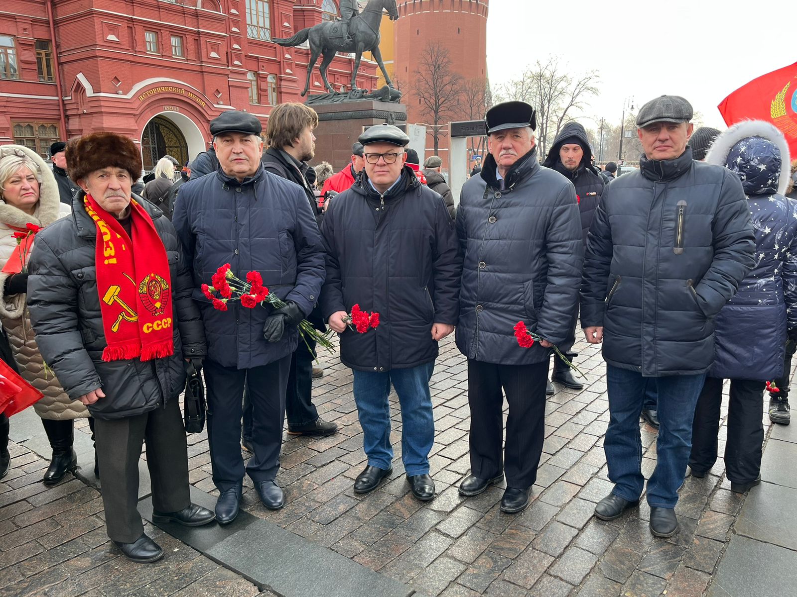 Под Красным Знаменем Сталинграда – к новым победам!