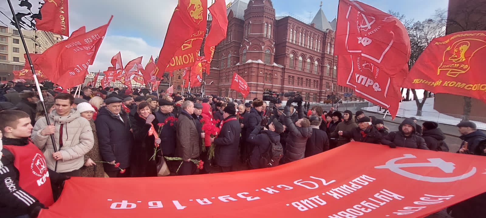 Под Красным Знаменем Сталинграда – к новым победам!