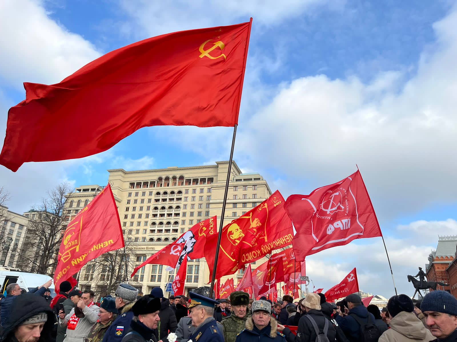 Под Красным Знаменем Сталинграда – к новым победам!