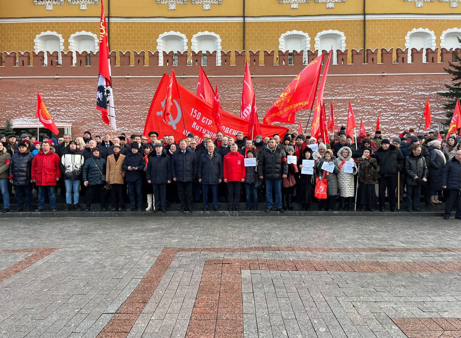 Под Красным Знаменем Сталинграда – к новым победам!