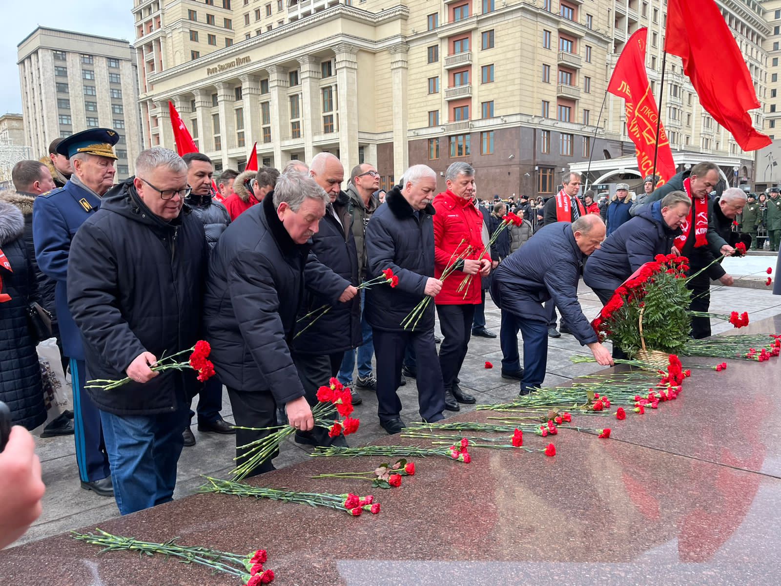 Под Красным Знаменем Сталинграда – к новым победам!