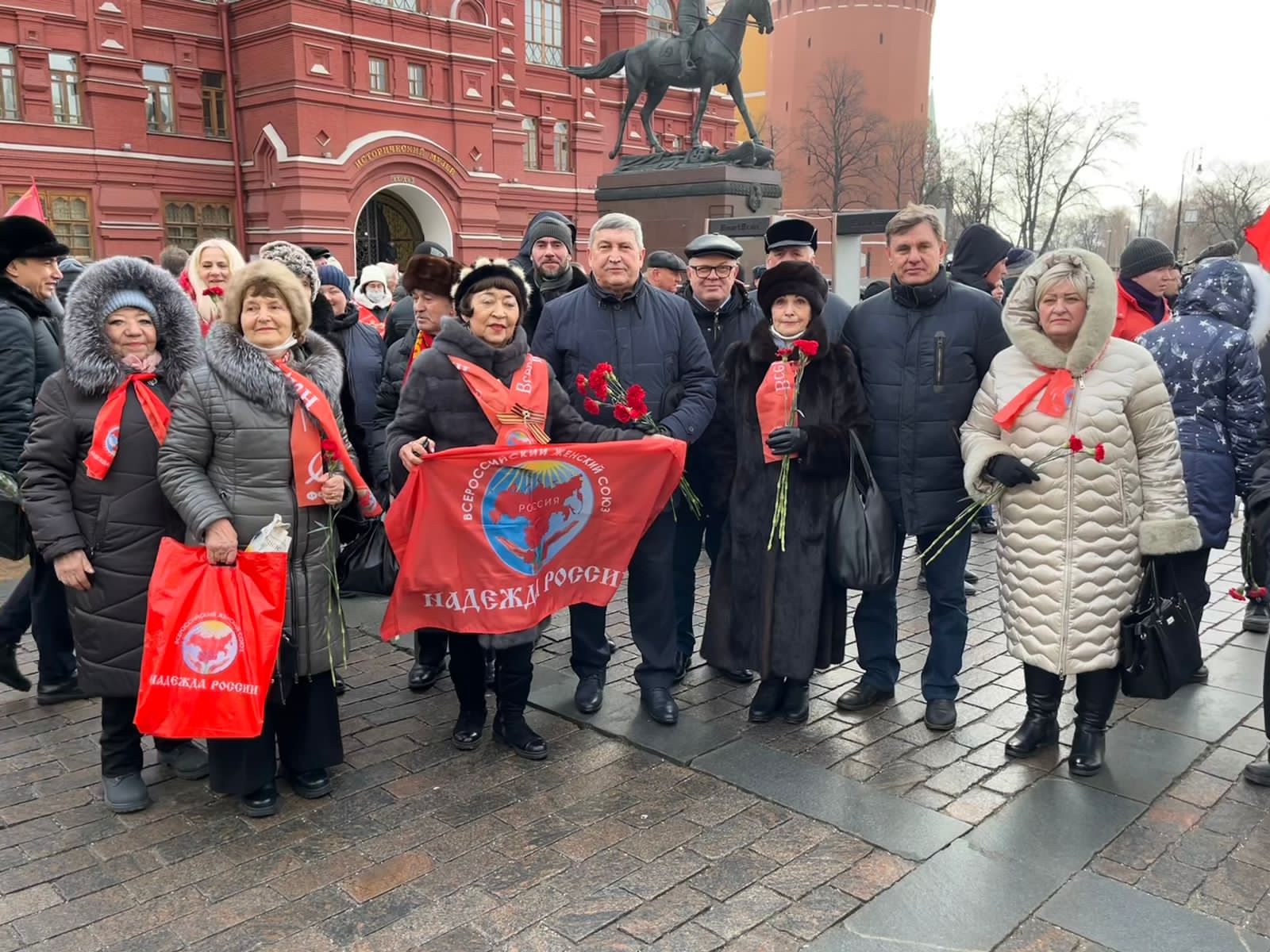 Под Красным Знаменем Сталинграда – к новым победам!