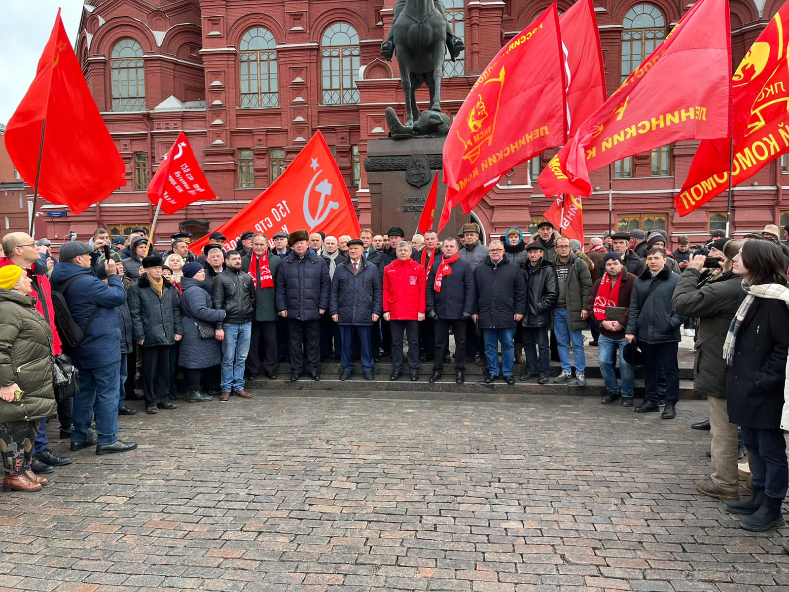 Под Красным Знаменем Сталинграда – к новым победам!