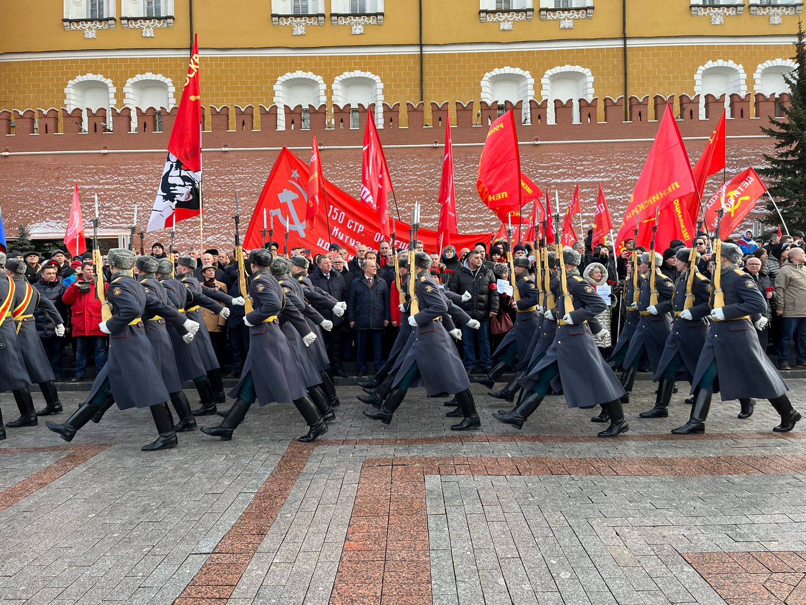 Под Красным Знаменем Сталинграда – к новым победам!