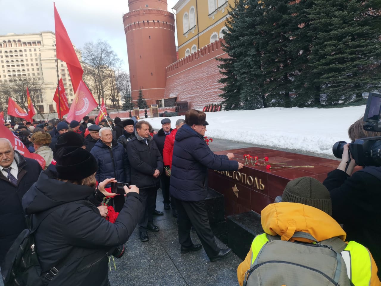 Под Красным Знаменем Сталинграда – к новым победам!