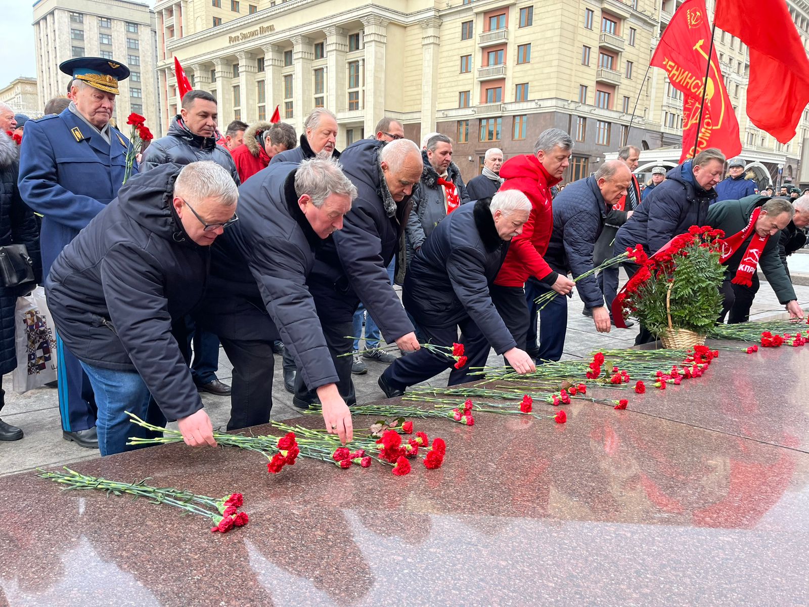 Под Красным Знаменем Сталинграда – к новым победам!