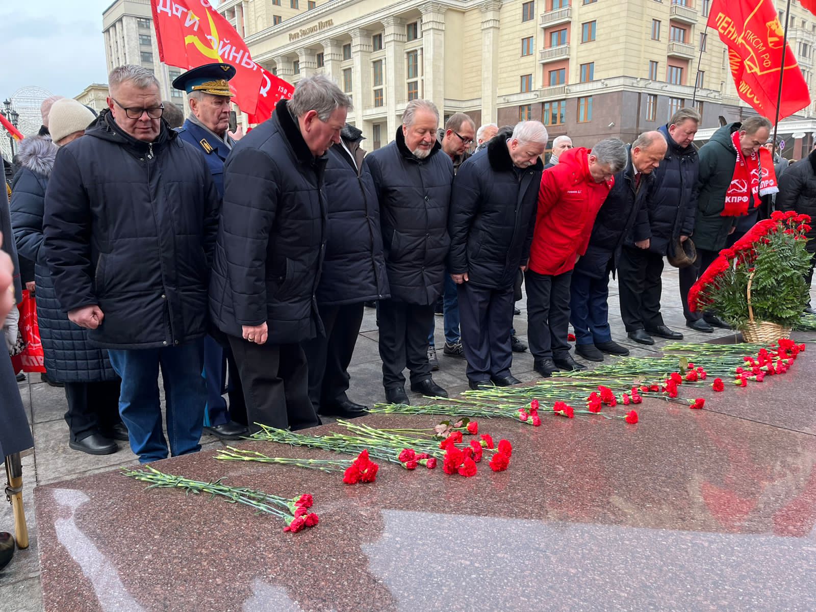 Под Красным Знаменем Сталинграда – к новым победам!