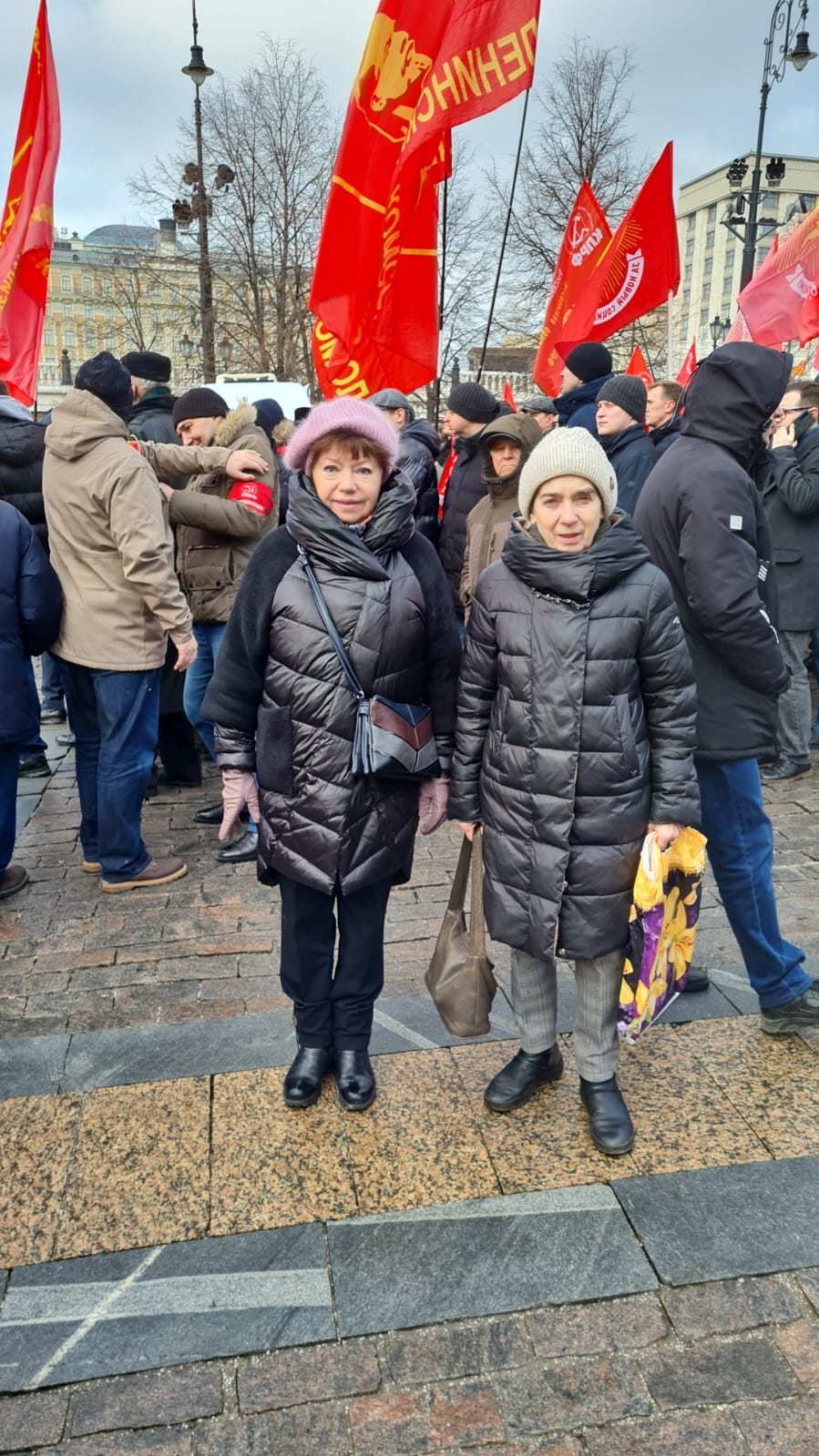 Химкинские коммунисты приняли участие в возложении цветов к Могиле Неизвестного Солдата у Кремлëвской стены