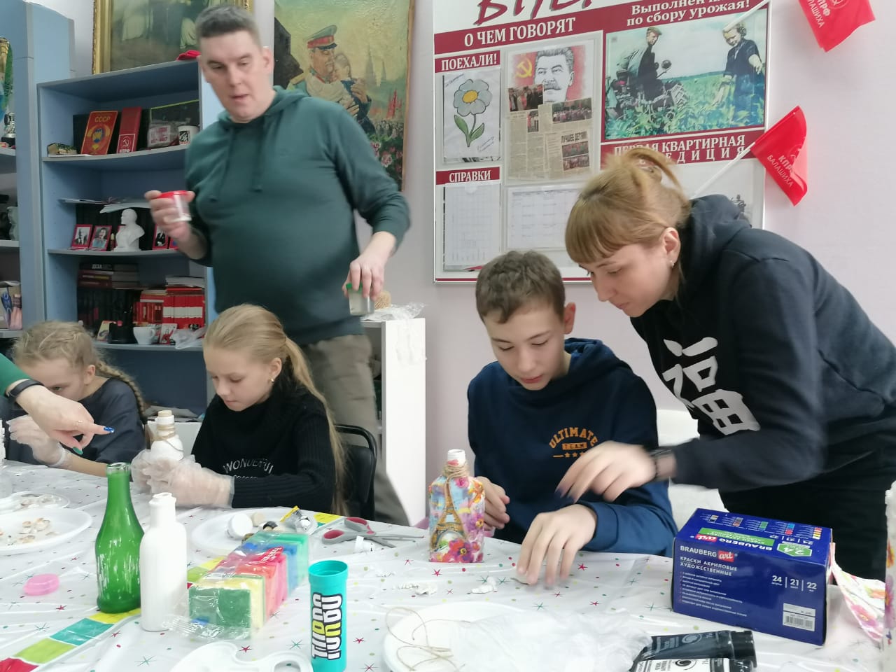 В день рождения Советского пионера-героя Валентина Котика в Балашихе провели бесплатный мастер-класс для детей