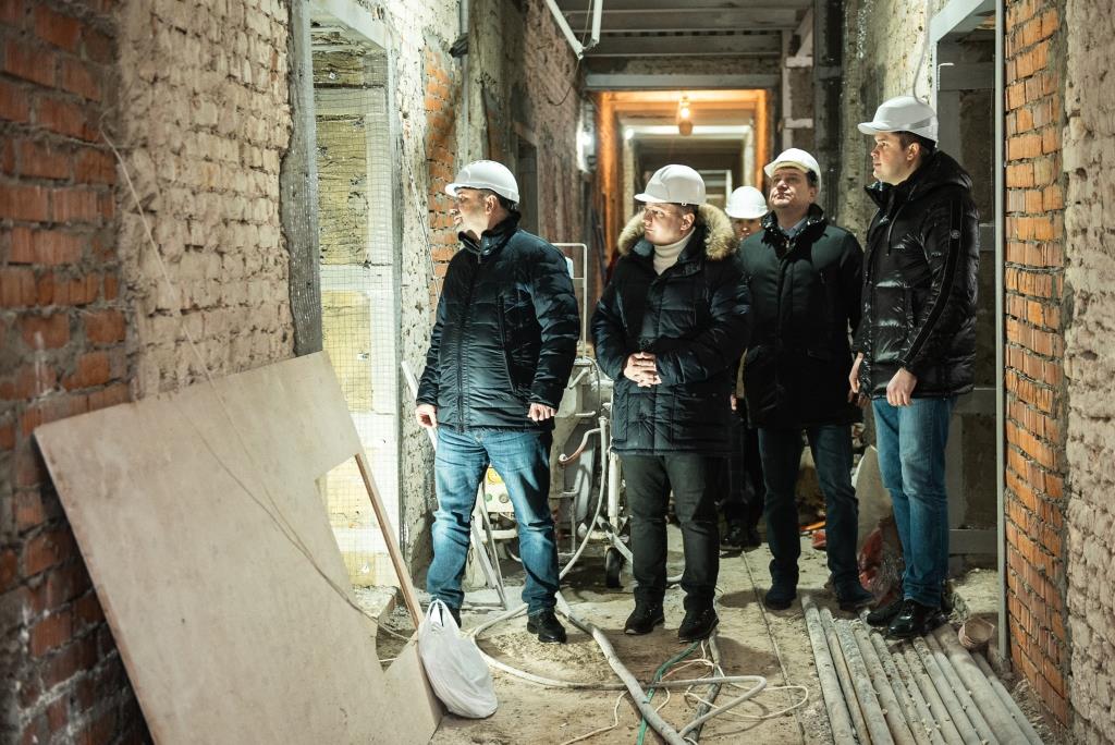 Депутат Мособлдумы Марк Черемисов совместно с главой г.о. Лосино-Петровский проверили ход капремонта больницы