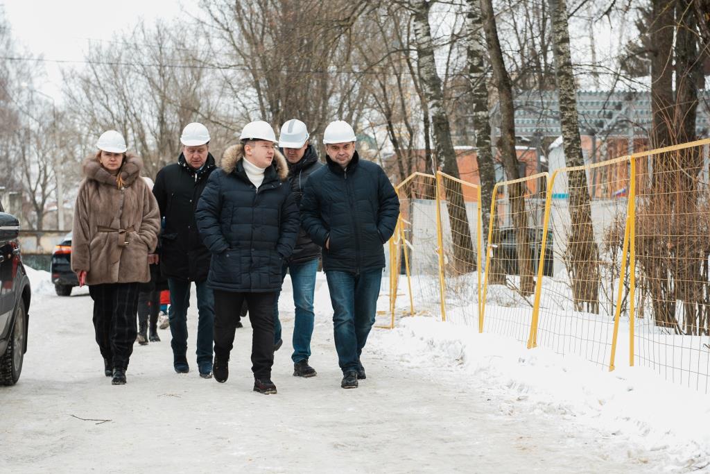 Депутат Мособлдумы Марк Черемисов совместно с главой г.о. Лосино-Петровский проверили ход капремонта больницы